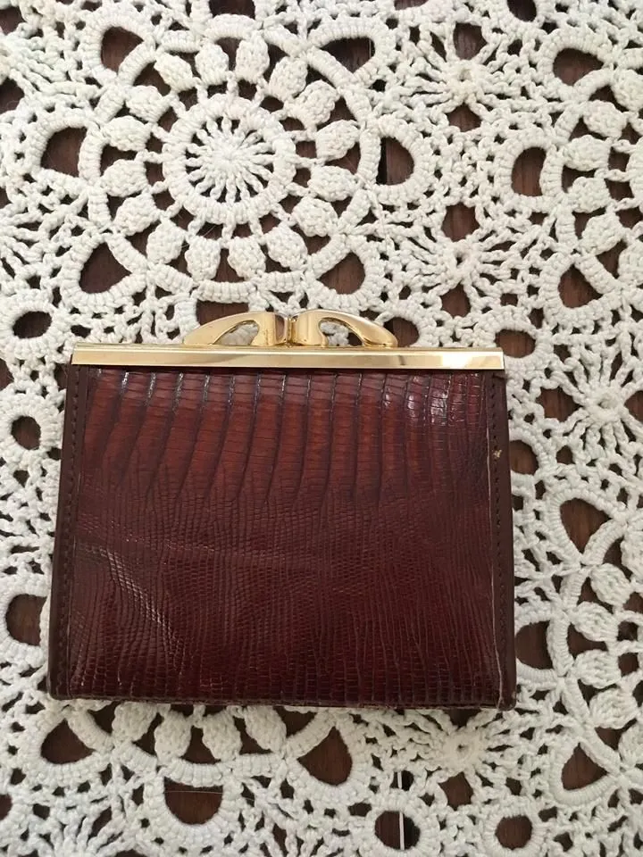 Ancien porte monnaie à soufflets en cuir marron façon croco.