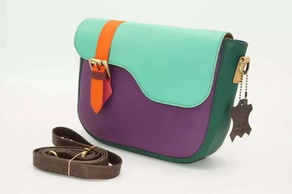Besace cuir violette à rabat vert pour femme
