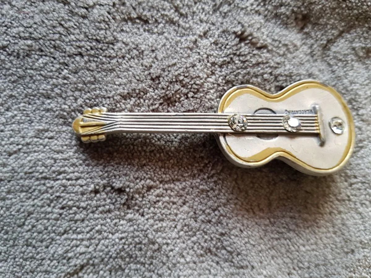 broche violon plaquée argent
