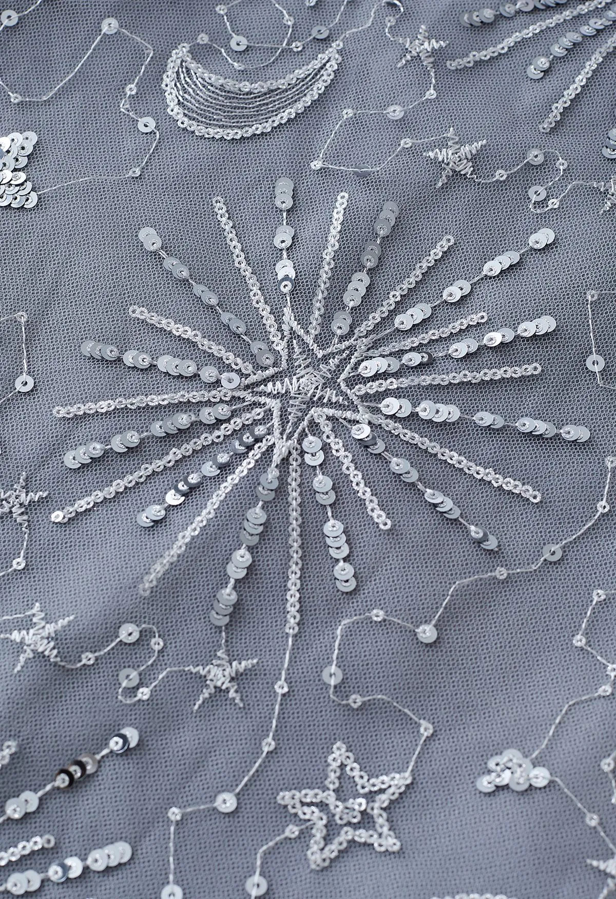 Jupe longue en tulle ornée de sequins lune et étoile en gris
