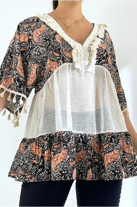 Tunique noire ajourée façon bohème avec pompons et motifs